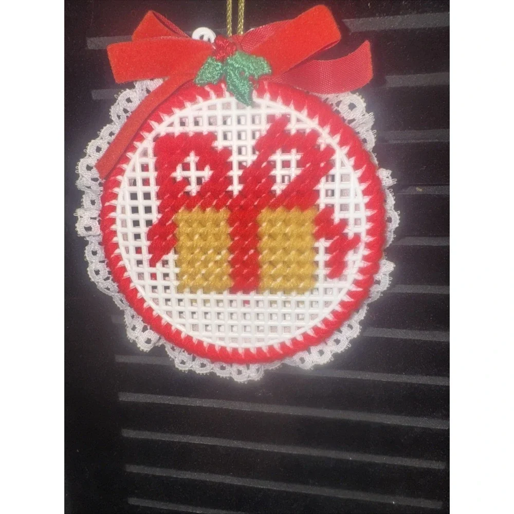 Lot of 11 vintage Hand Crocheted Christmas Ornaments‎